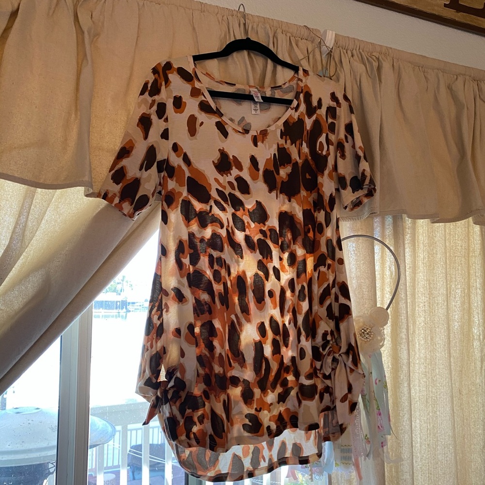 Lularoe Cheetah Perfect Tee